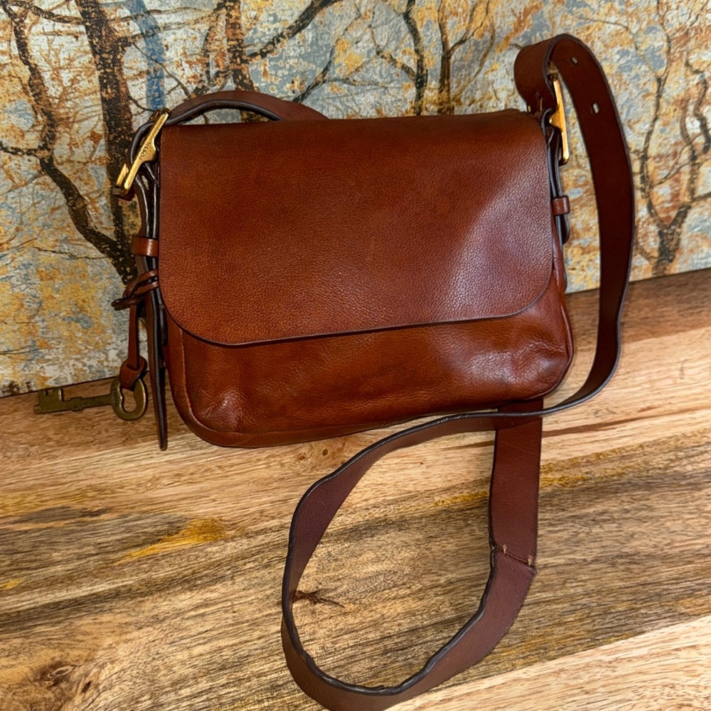 Fossil small crossbody 6.5” H x 9” W x 2.5” D beautiful tan leather
